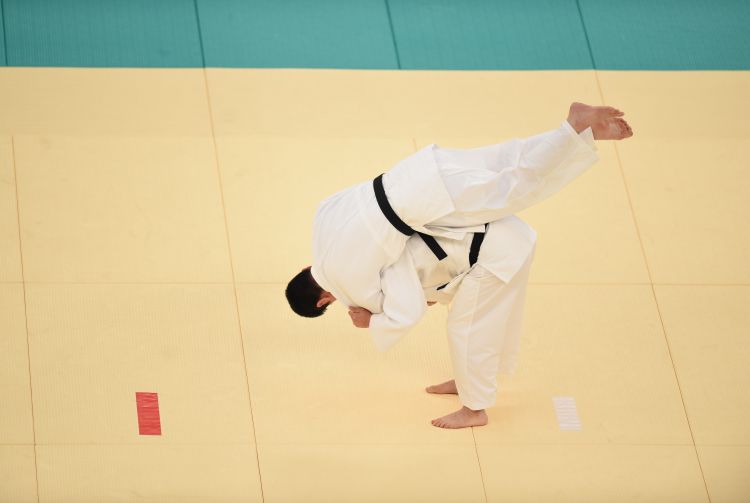 日职联战报：杰巴里梅开二度，大阪钢巴4-1完胜东京绿茵