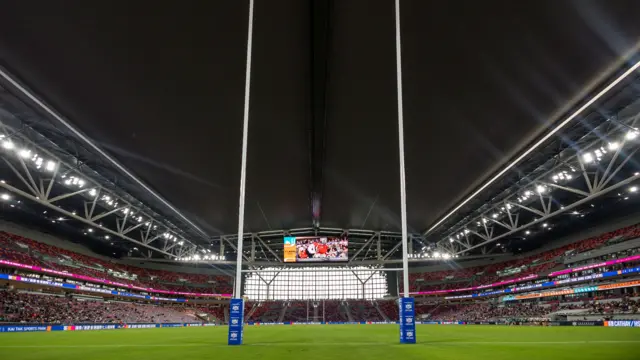 B席：上赛季的表现并不如愿，新赛季我们想提升自己争夺奖杯