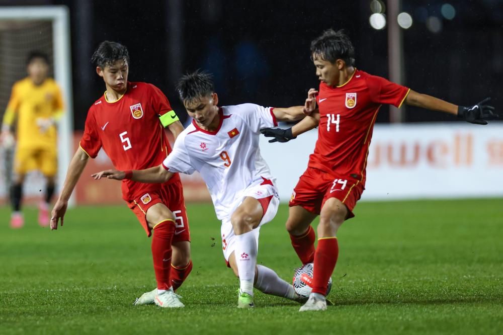 U22国足vs韩国U22：拜合拉木、汪士钦、王博豪首发，李昊出战