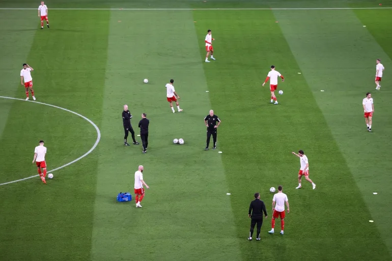 球星任意球脚法惊艳亮相